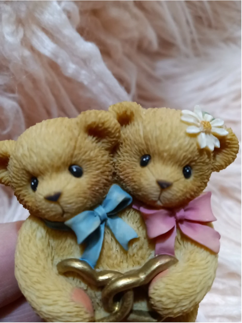 Cherished Teddies, Female & Male Bear Holding Golden Heart 1999 Pink Bow Daisy